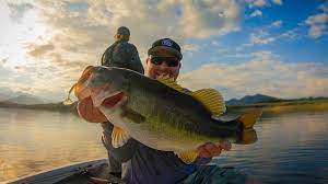 A man found a big fish in Lake Baccarac